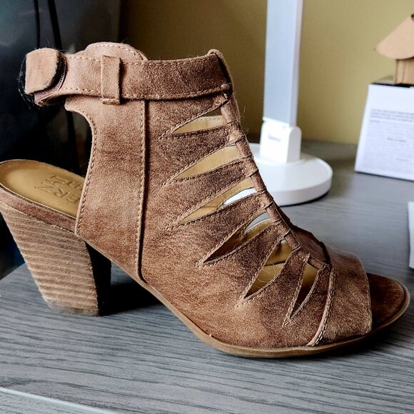 Naturalizer Open Toe Block Heel Faux Leather Comfort Sandal - Picture 3 of 7